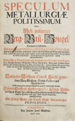 Rössler, Balthasar - SPECULUM METALLURGIAE POLITISSIMUM. Oder: Hell=polierter Berg=Bau=Spiegel/ Darinnen zu befinden: Wie man Bergwerck suchen/ ausschürffen/ mit Nutzen bauen/ allenthalben wohl anstellen/ beförden/ dabey alles Gestein und Ertze gewinnen/ fördern/ rösten/ schmeltzen und zu gut machen/ dann auch was darbey zu thun oder zu lassen/ hierüber ein iedweder/ so dem Bergwerck zugethanist/ wissen und verstehen soll. Allen Berg=Bau=liebenden/ sie kommen in=oder nicht in die Grube/ item, Grund=Herren/ Gewercken/ Berg=Amtleuten/ Berg=und Hütten=Vorstehern/ Dienern und Arbeiten zu Nutz und Unterricht/ und dem Edlen Bergwerck zum besten/ mit allen dessen Begebenheiten und Brauchbarkeiten/ aus eigner Erfahrung/ als einer darzu gebohrnen Berg=Wurtzel/ beschreiben/ von Balthasar Rösslern/ Churfl. Sächs. gewesenen Berg=Meistern/ Sttoln=Factorn und Marckscheidern in Druck gegeben/ und mit Kupffern gezieret/ durch dessen Enckel Johann Christoph Goldbergen/ h. t. Königl. Pohln. und Churfl. Sächs. Berg=Meistern/ Marckscheidern und Stolln=Factorn, auch der Probier= und Feld=Meß=Kunst Ergebenen/ zum Altenberge.