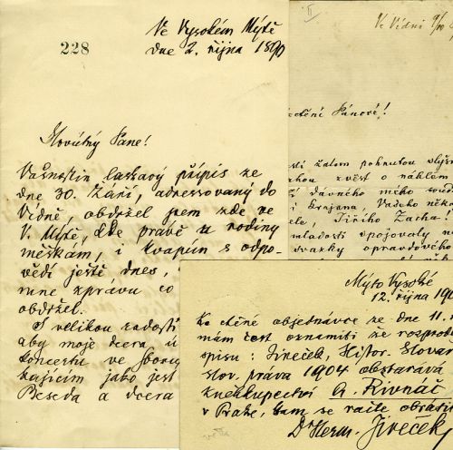 Tři dopisy a korespondenční lístek.