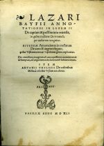 Annotationes in legem II De captiuis & postliminio reuersis, in quibus tractatur De re nauali, per authorem recognitæ. EIVSDEM Annotationes in tractatum De auro & argento legato, quibus Vestimentorum & Vasculorum genera explicantur. His omnibus, imagines ab antiquissimis monumentis desumptas, ad argumenti declaratione subiunximus. ITEM ANTONII THYLESII De coloribus libellus, à coloribus Vestium non alienus.  - Baif, Lazare de