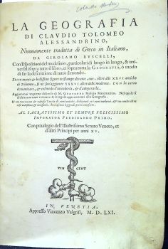 LA GEOGRAPHIA DI CLAUDIO TOLOMEO ALESSANDRINO, Nuouamente tradotta di Greco in Italiano, DA GIROLAMO RUSCELLI, Con Espositioni del medesimo, particolari di luogo, & universali sopra tutto il libro, et sopra tutta la Geografia, o modo di far la descrittione di tutto il mondo. Et con nuoue et bellissime figure in istampe di rame, oue, oltre alle XXVI antiche di Tolomeo, se ne son´aggiunte XXXVI altre delle moderne. Con la carta da nauicare, et colmodo d´intenderla, et d´adoperarla. Aggiuntoui un pieno discorso di M. GIOSEPPE Moleto Matematico. Nel quale si dichiarano tutti i termini & le regole appartenenti alla Geografia. Et con una nuova et copiosa Tavola di nomi antichi, dichiarati co i nomi moderni, et con molte altre cose utilissime et necessarie leggendo potra conoscere.  et 